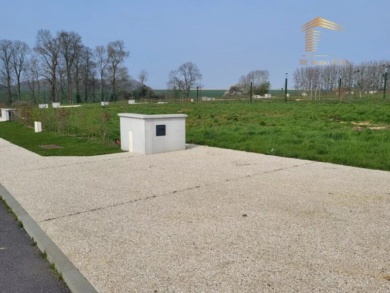 TERRAIN constructible VIABILISÉ 760m2