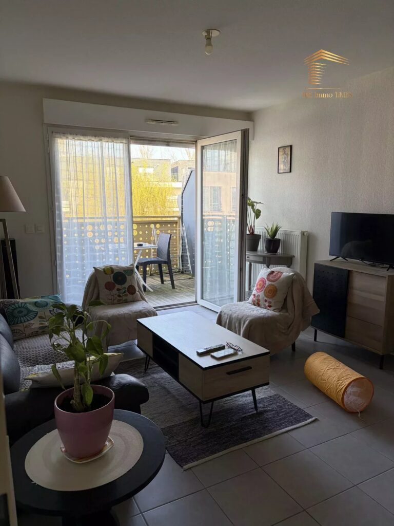 Trés bel appartement T2, grand balcon.